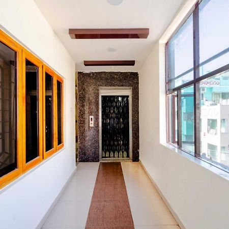 OYO 24288 Surya Teja Residency Hotel Khammam Bagian luar foto