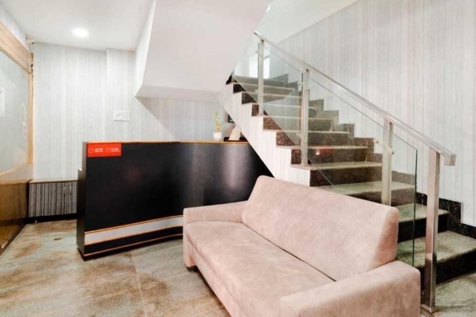OYO 24288 Surya Teja Residency Hotel Khammam Bagian luar foto
