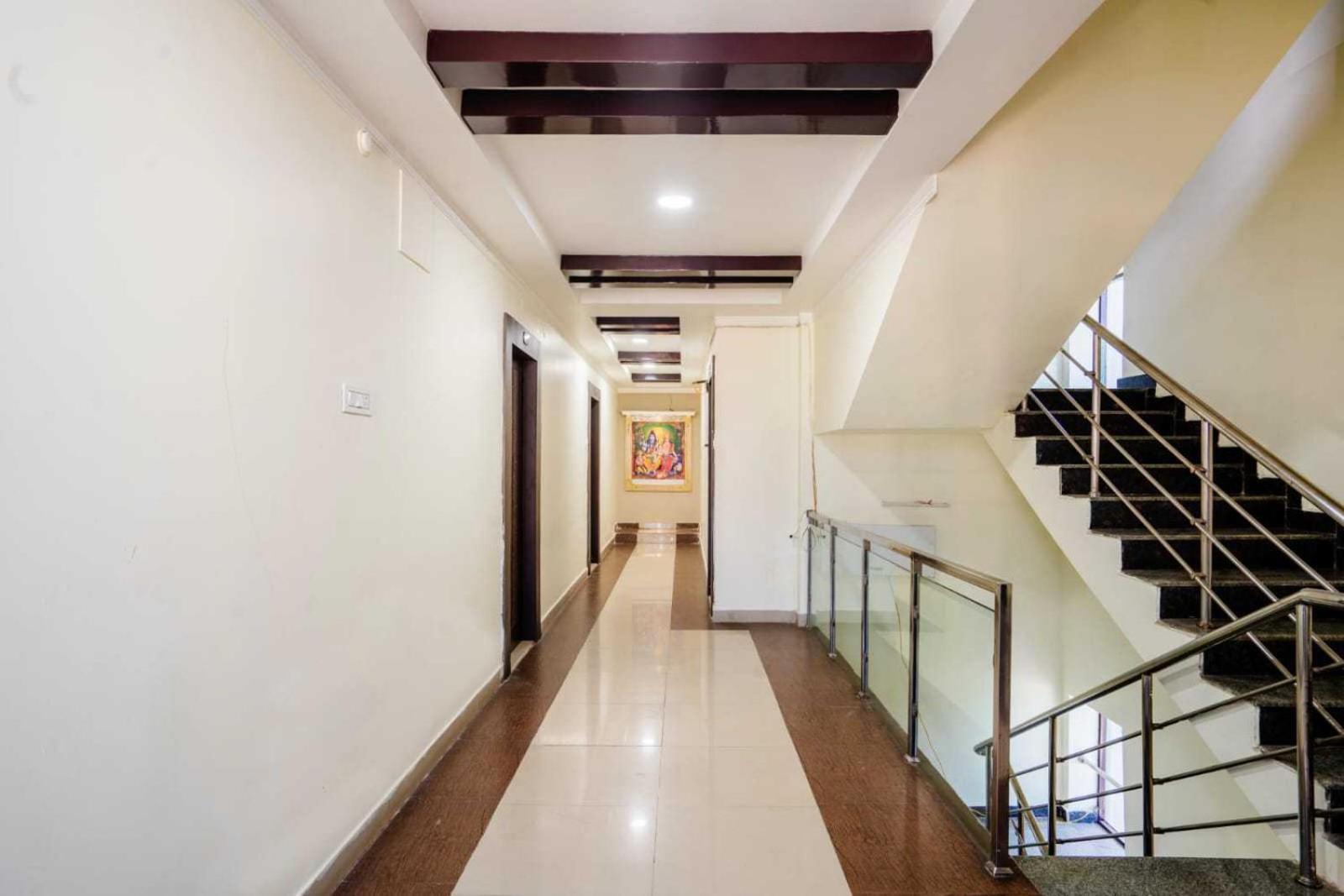 OYO 24288 Surya Teja Residency Hotel Khammam Bagian luar foto