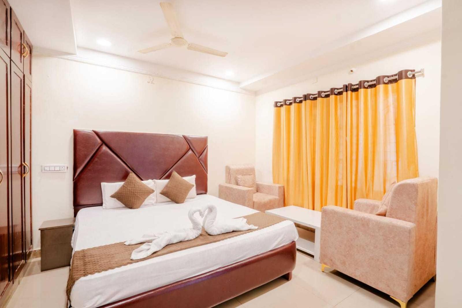OYO 24288 Surya Teja Residency Hotel Khammam Bagian luar foto