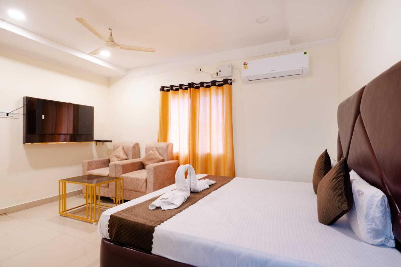 OYO 24288 Surya Teja Residency Hotel Khammam Bagian luar foto